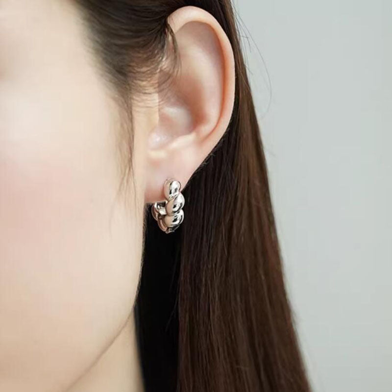 Premium light luxury twist earrings, niche design sense, croissant earrings, ear buckles, unique texture twist earrings