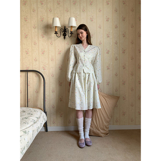 Xiaoqing dear, sweet age-reducing floral a-word skirt.