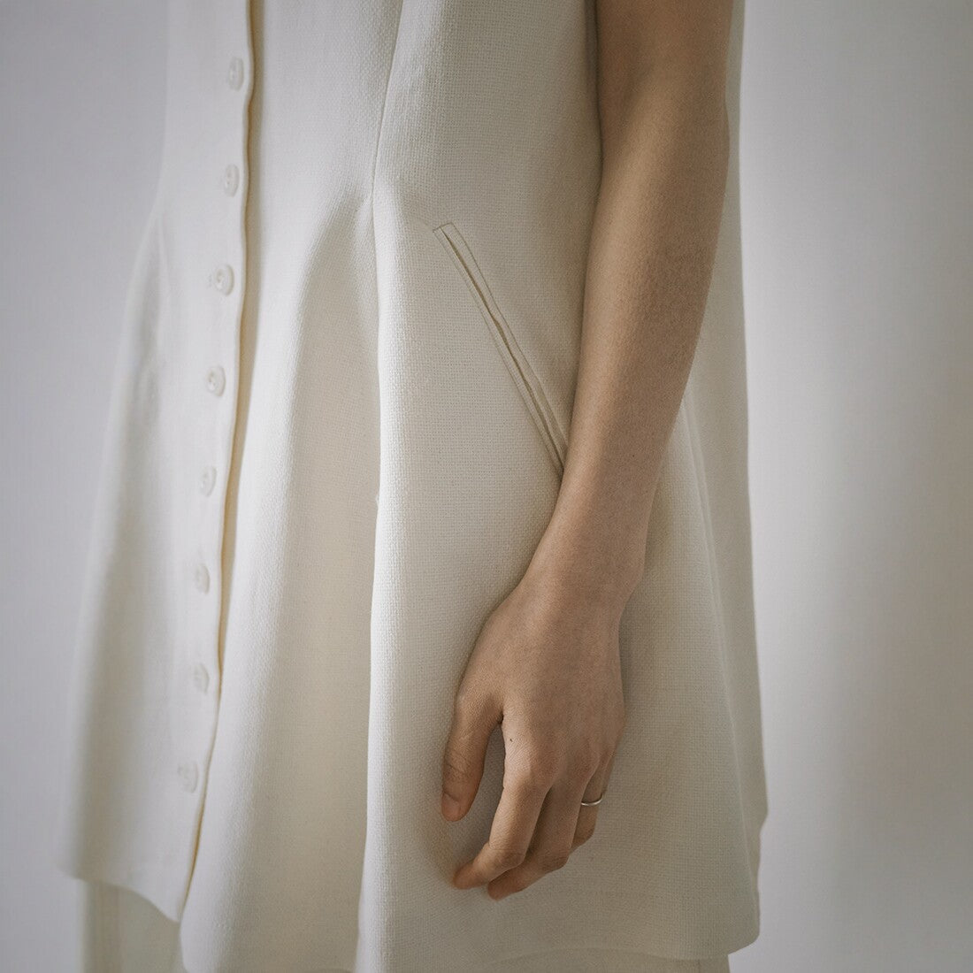Spring and summer simple vest women's linen texture single-breasted vest, thin and stacked design top