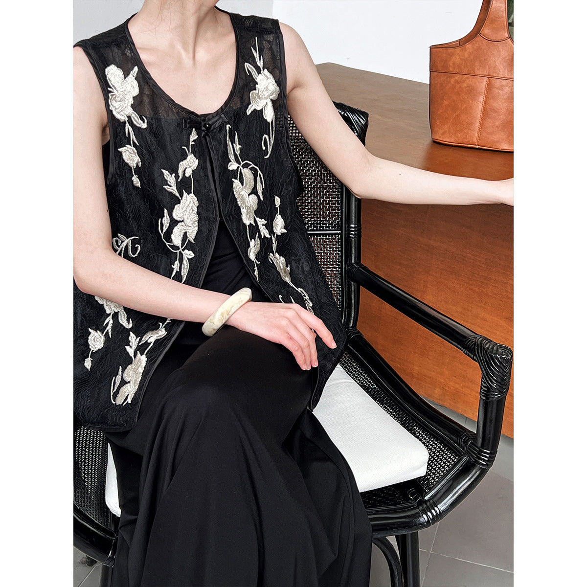 Advanced sense~ 2025 summer new national style new Chinese style hidden button flower embroidered vest cardigan